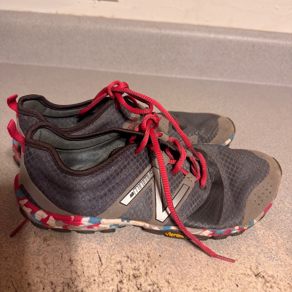 New Balance Gray and Red Sneakers size 9.5 - Picture 1 of 5